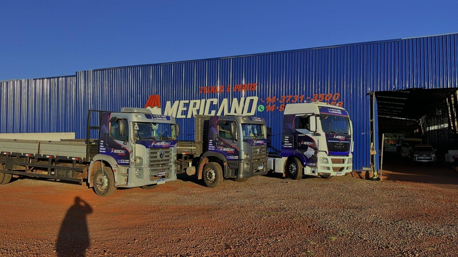 Fábrica da Americano Telhas e Perfis na Rodovia João Mellão em Avaré/SP, com a frota de caminhões de entrega
