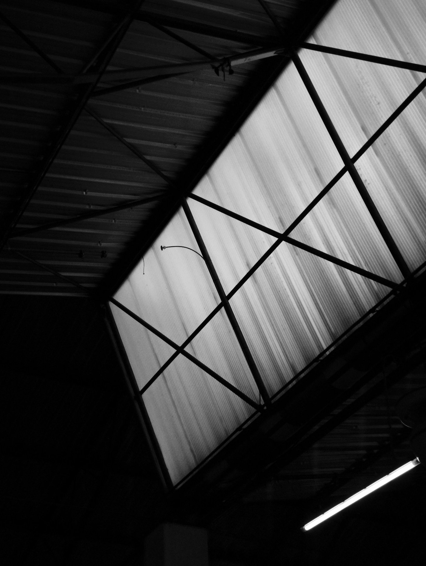 Galpão industrial com cobertura em telha trapezoidal em aço galvalume — Avaré/SP